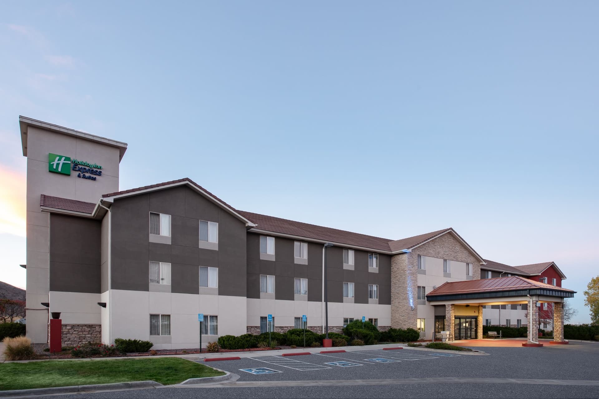 Holiday Inn Express Hotel & Suites Littleton в Литлтон, CO
