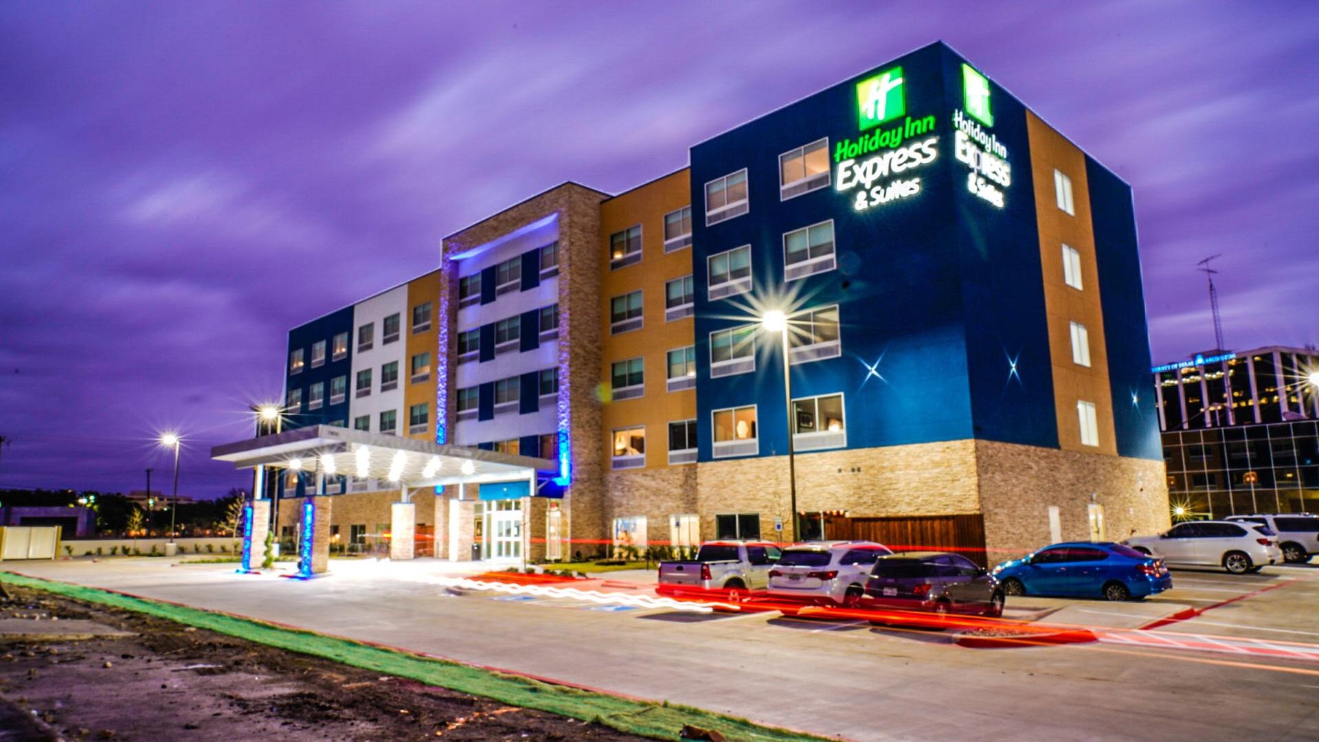 Holiday Inn Express & Suites Dallas Market Center - Love Field в Даллас, TX