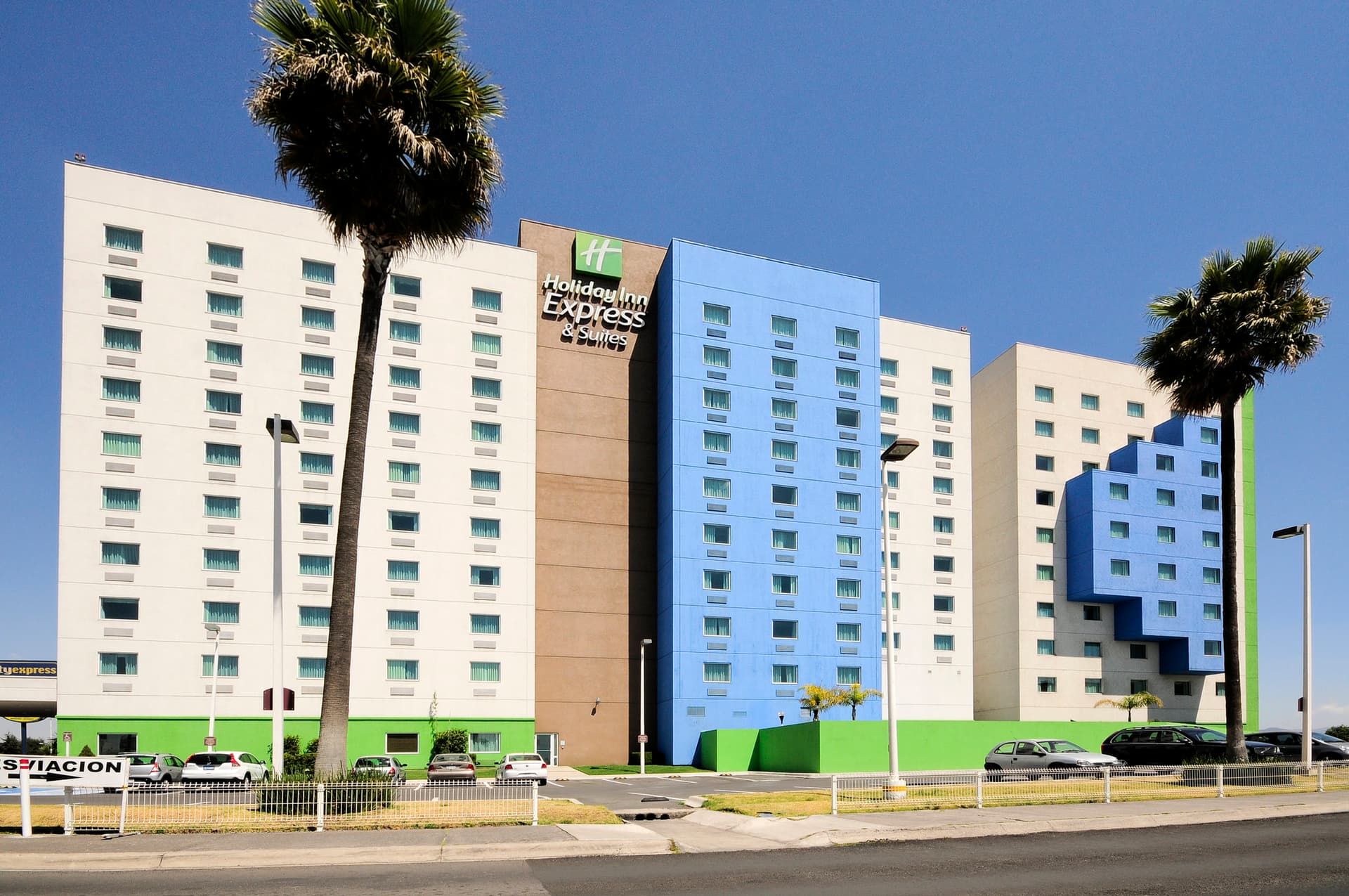 Holiday Inn Express Hotel & Suites Toluca Zona Aeropuerto в Толука, MX