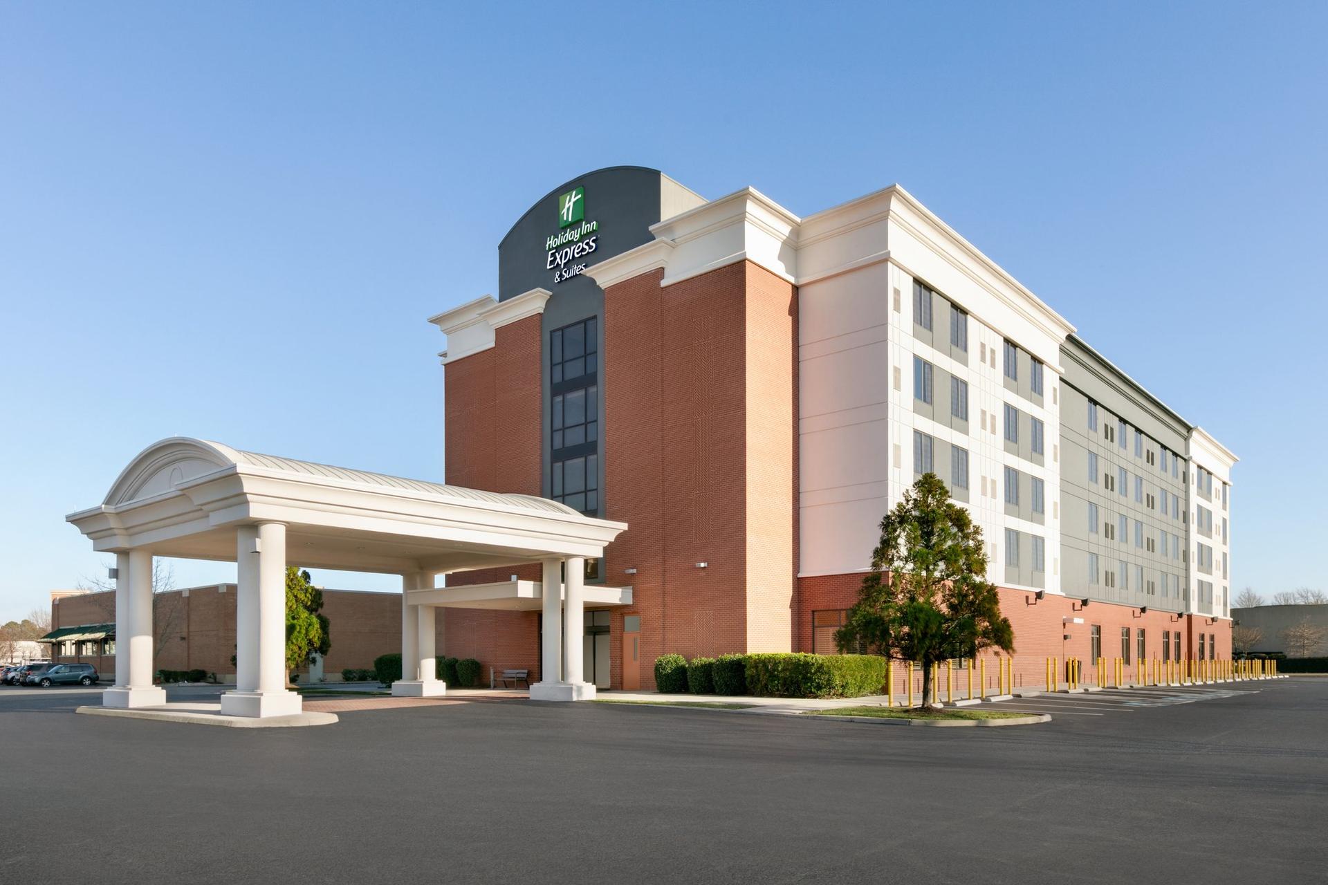 Holiday Inn Express & Suites Norfolk Airport в Норфолк, VA