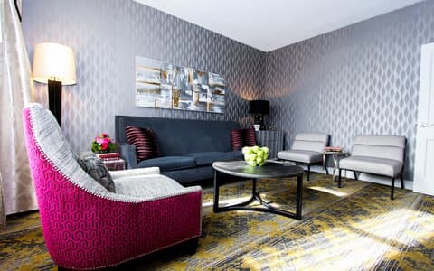 The Churchill Hotel Dupont Circle Near Embassy Row в Washington, DC