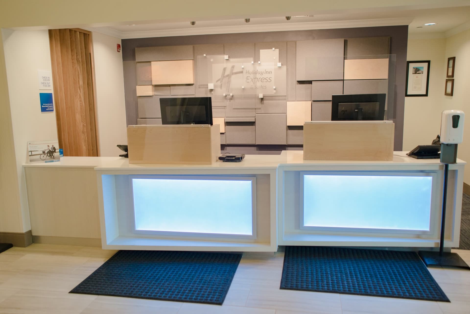 Holiday Inn Express Hotel & Suites Winona в Вайнона, MN