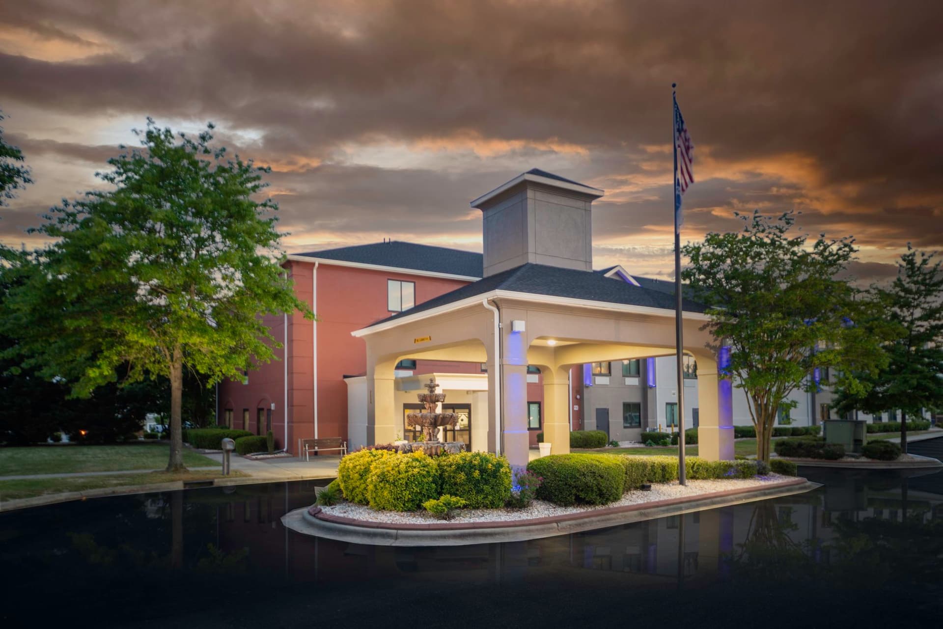 Holiday Inn Express Clayton (Se Raleigh) в Гарнер, NC