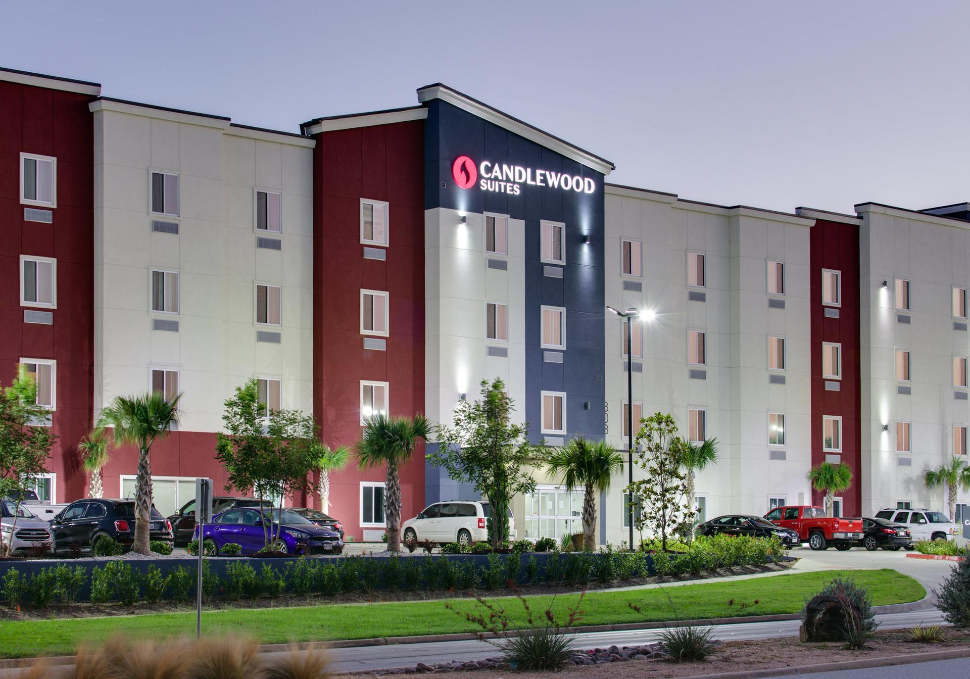 Candlewood Suites DFW West - Hurst в Херст, TX