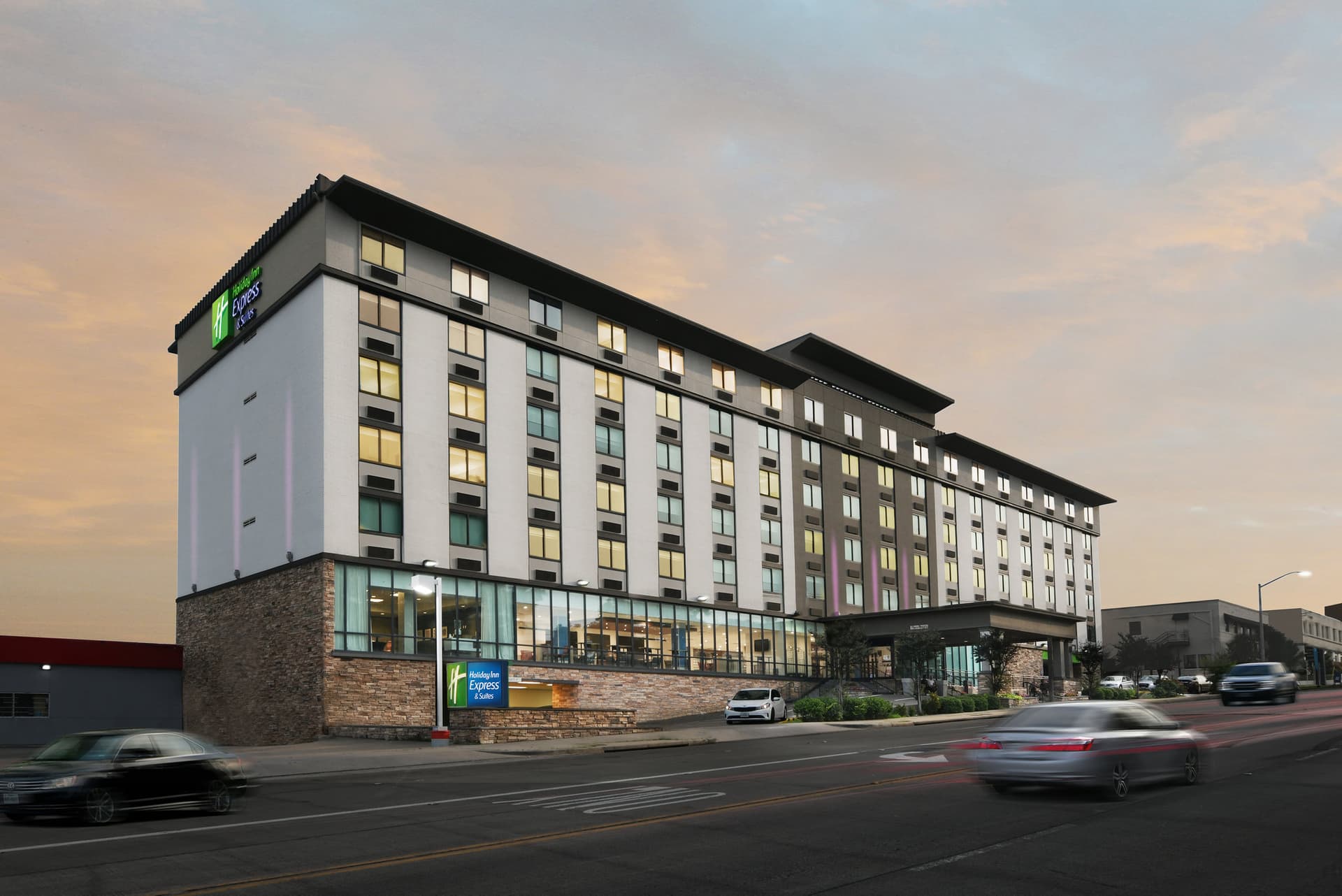 Holiday Inn Express Hotel & Suites Fort Worth Downtown в Форт-Уэрт, TX