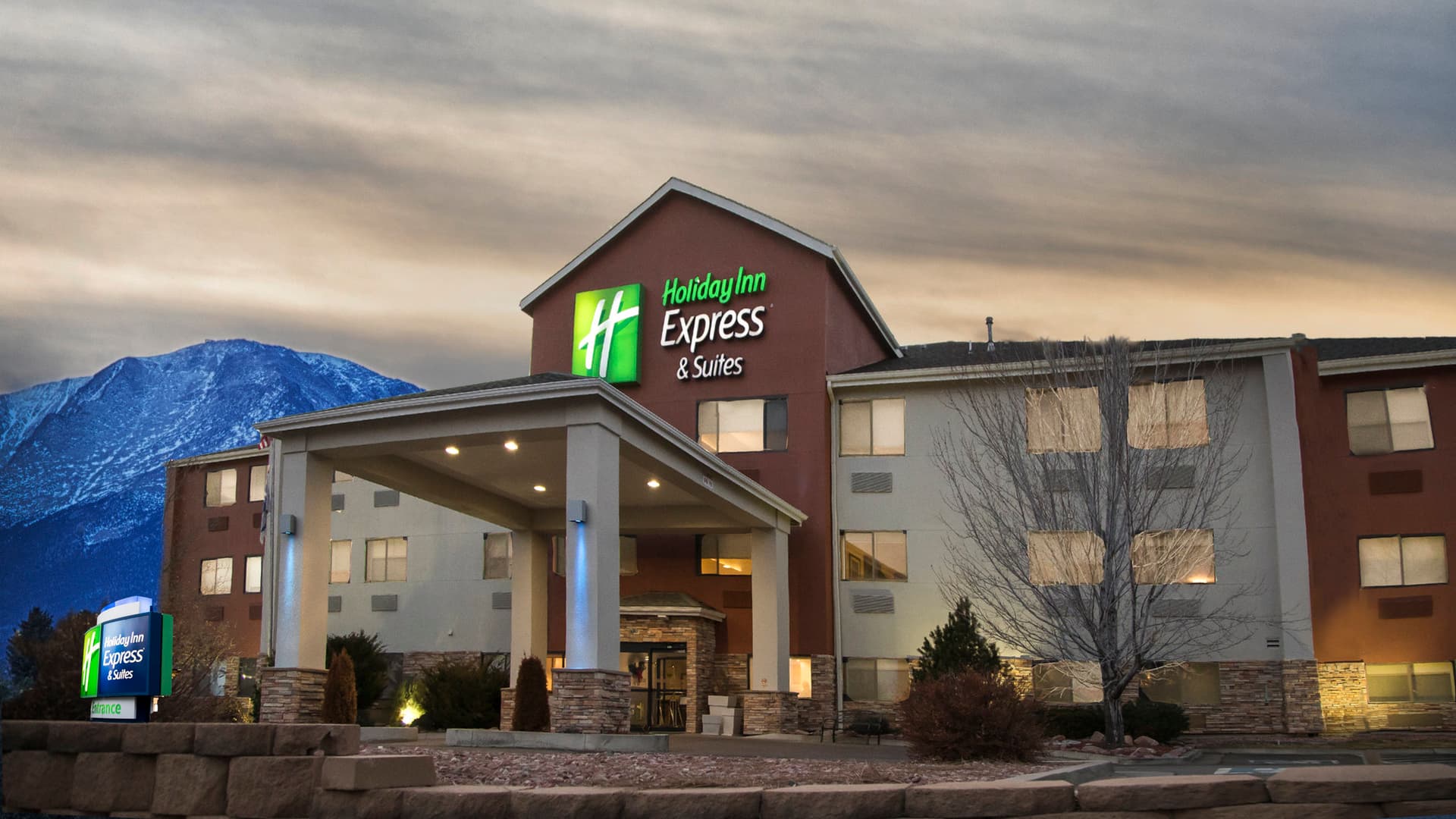 Holiday Inn Express & Suites Colorado Springs North в Колорадо-Спрингс, CO