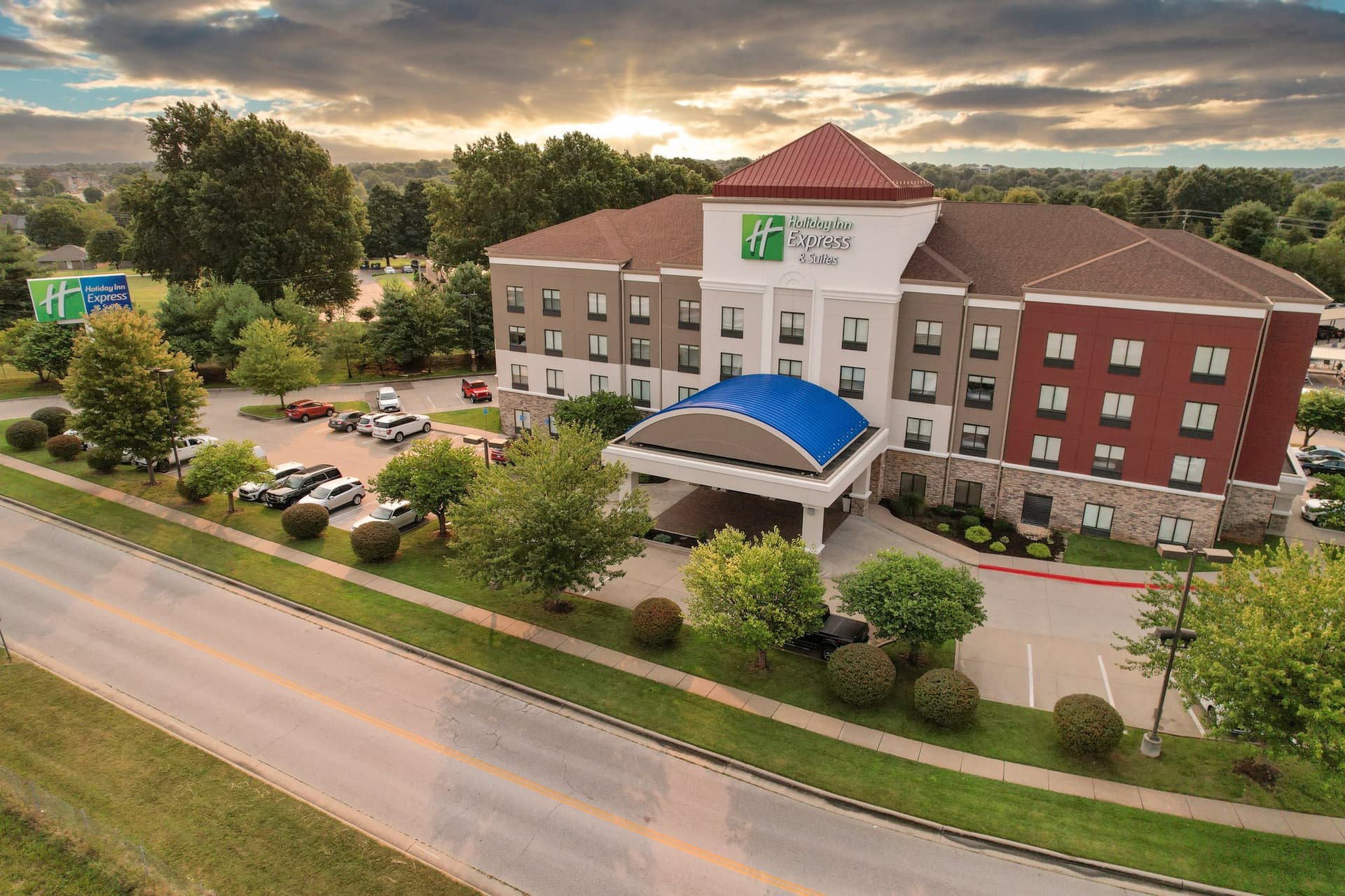 斯普林菲爾德, MO 的 Holiday Inn Express & Suites Medical District Hotel
