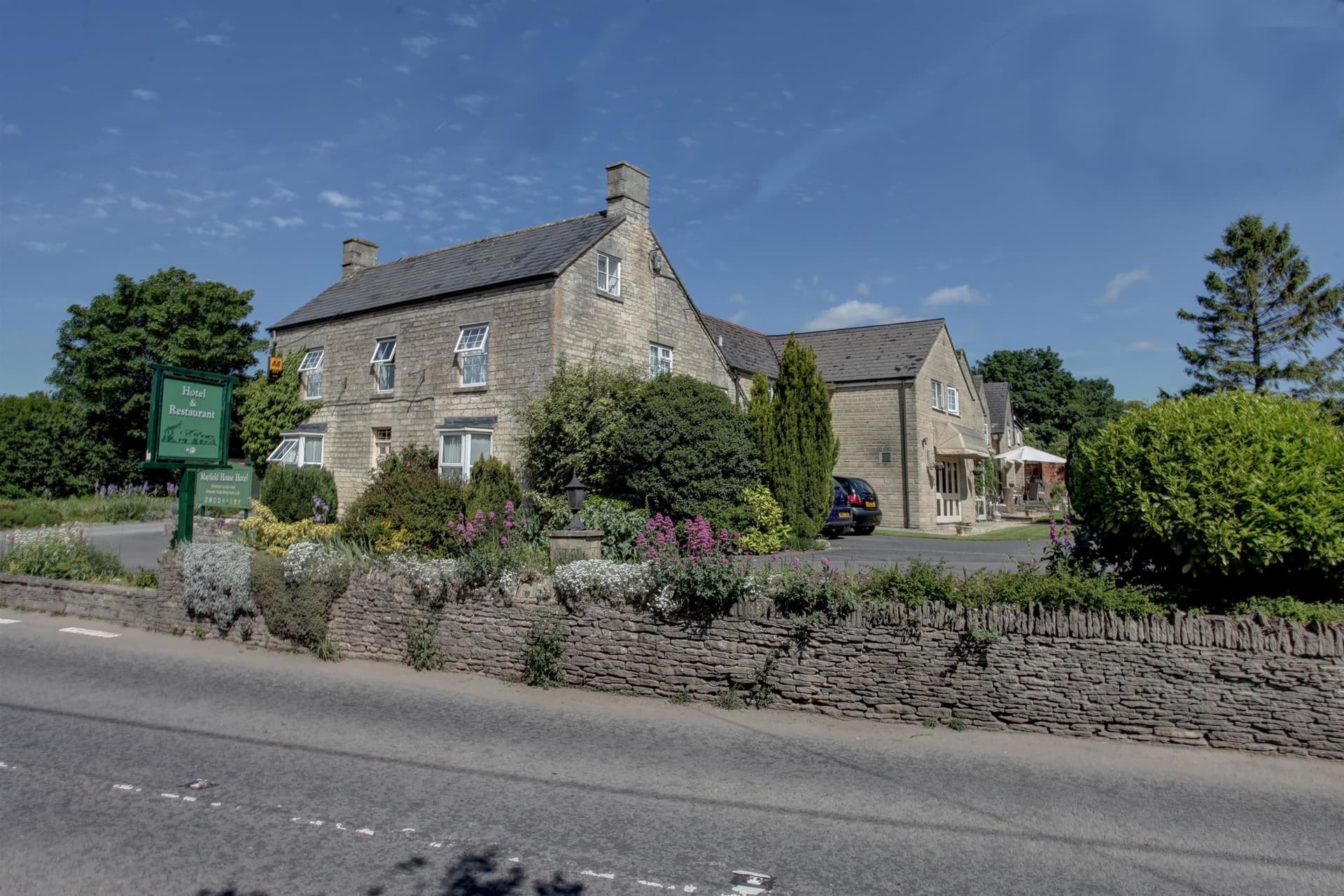 Pettifers Freehouse Hotel image