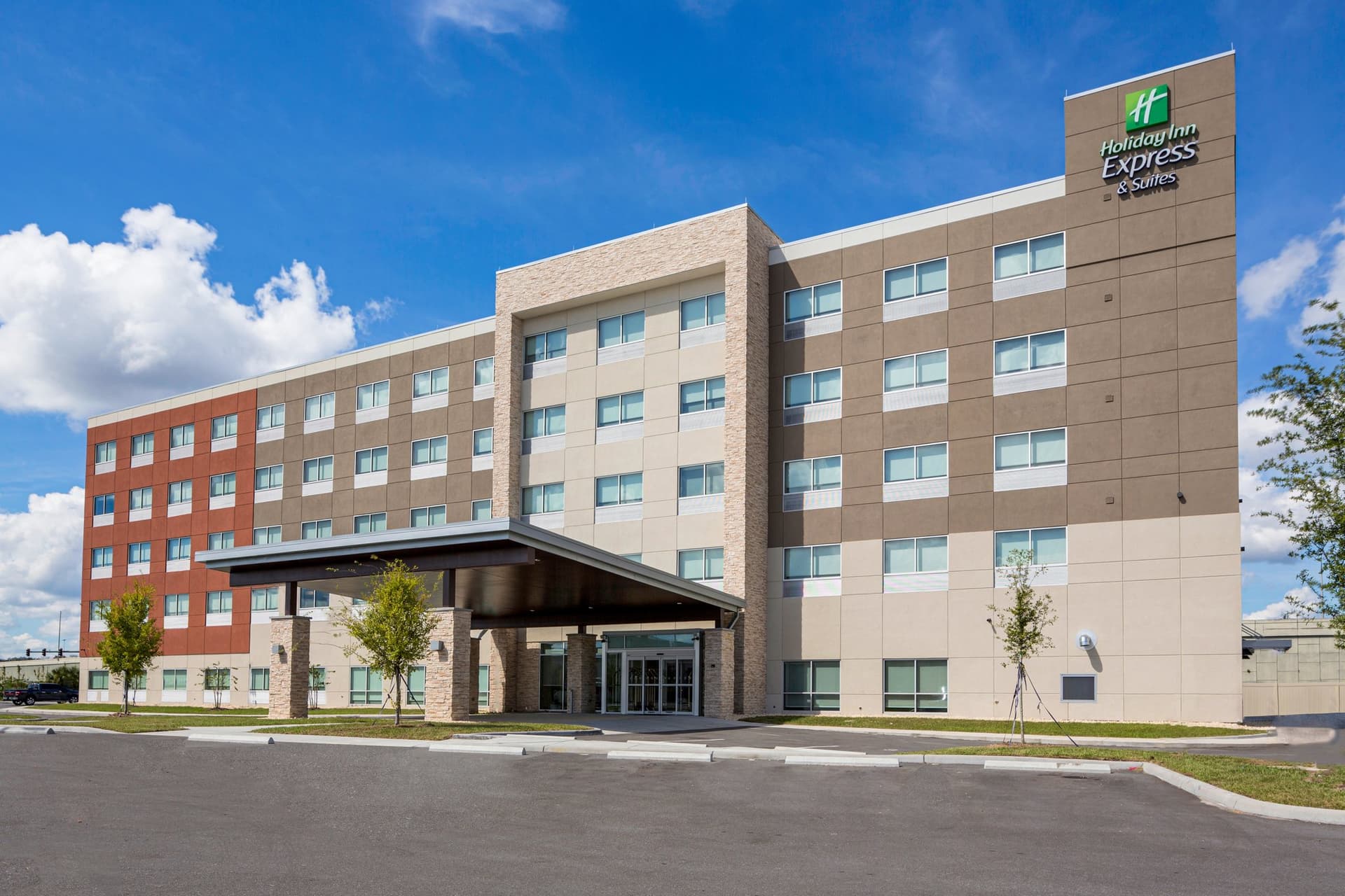 Holiday Inn Express & Suites Sanford в Сэнфорд, FL
