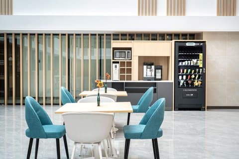 Holiday Inn Express Linzhi Airport в Линьчжи, CN