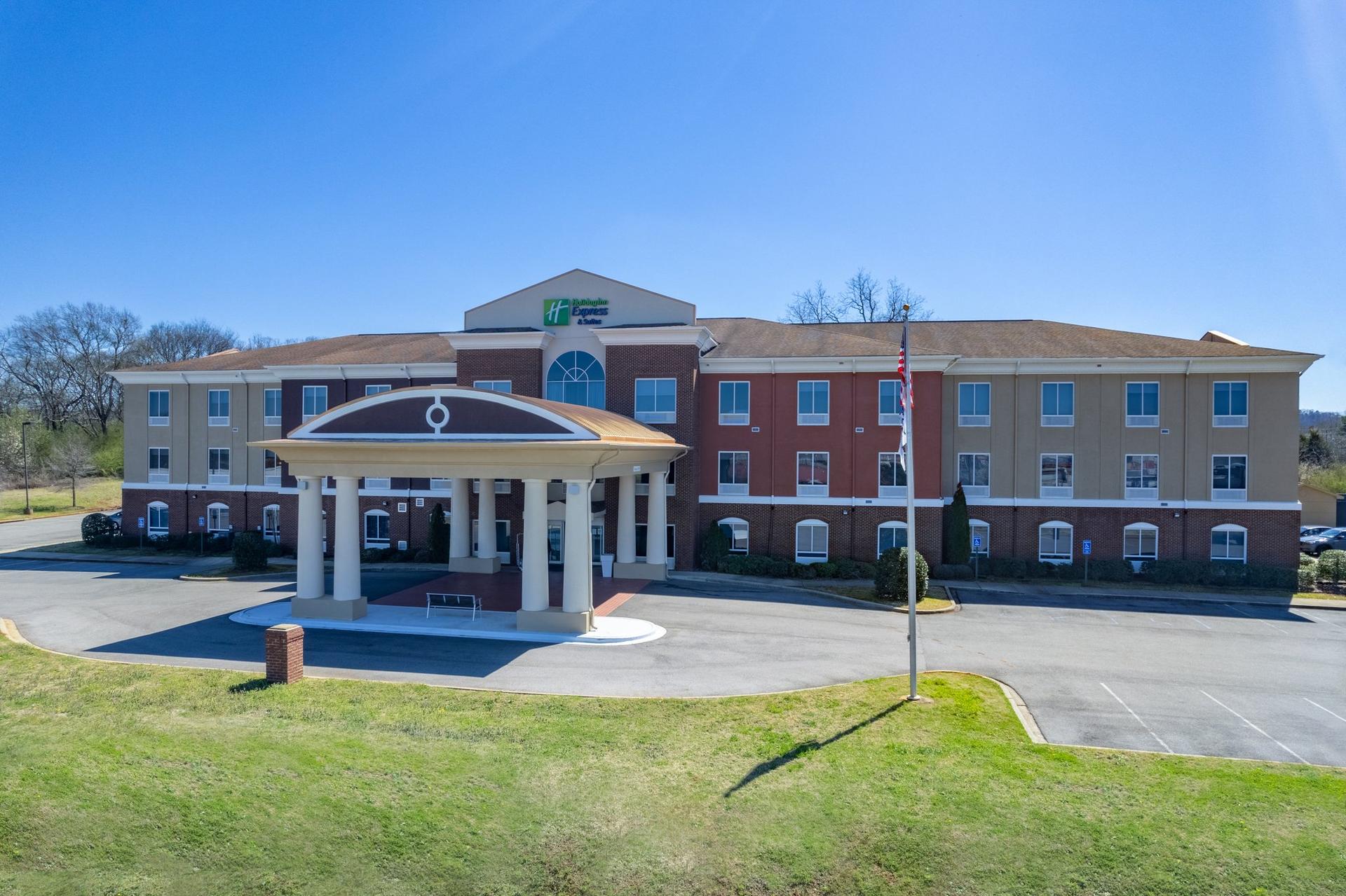 Holiday Inn Express Hotel & Suites Talladega в Талладега, AL