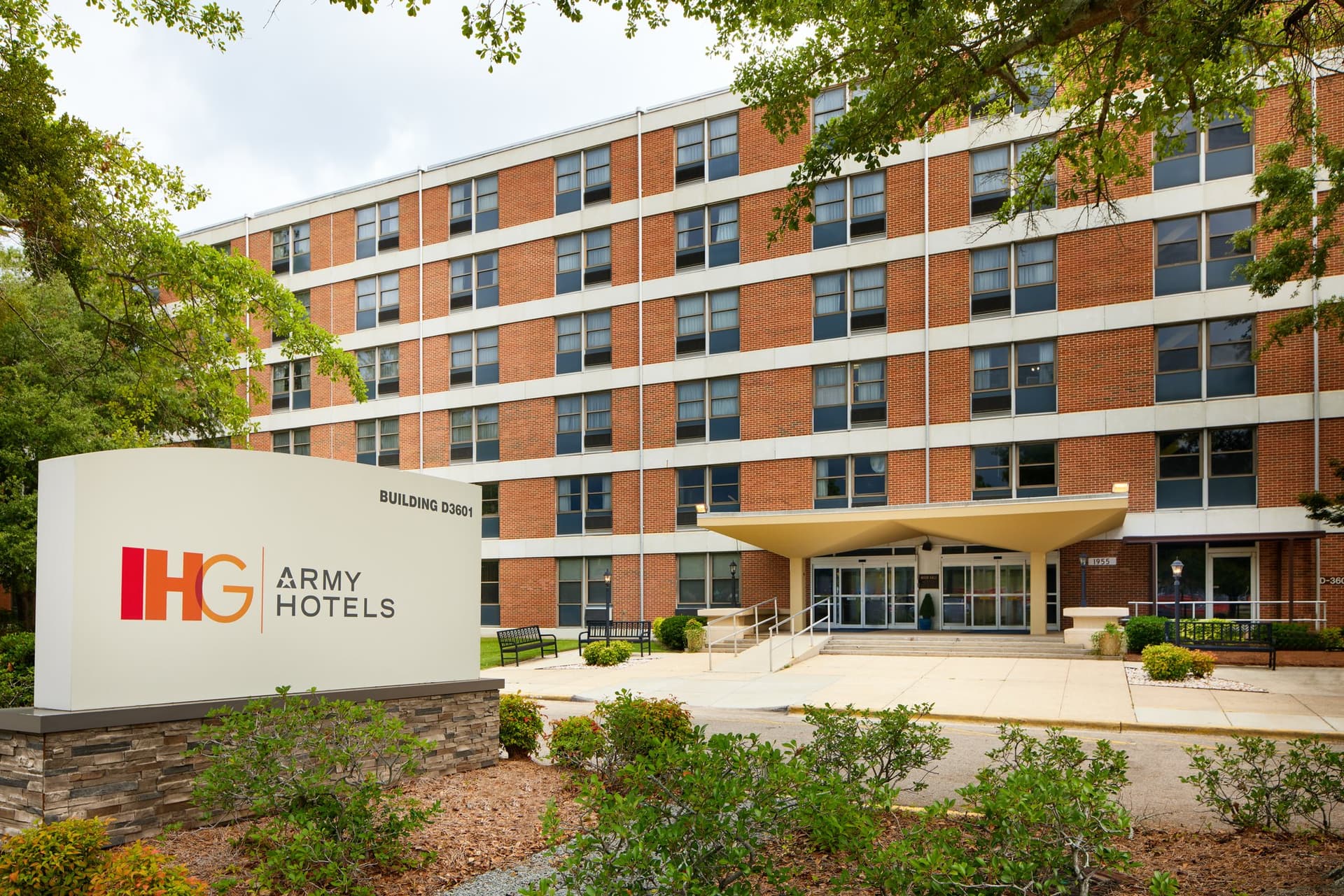 IHG Army Hotels Moon Hall в Фейетвилл, NC