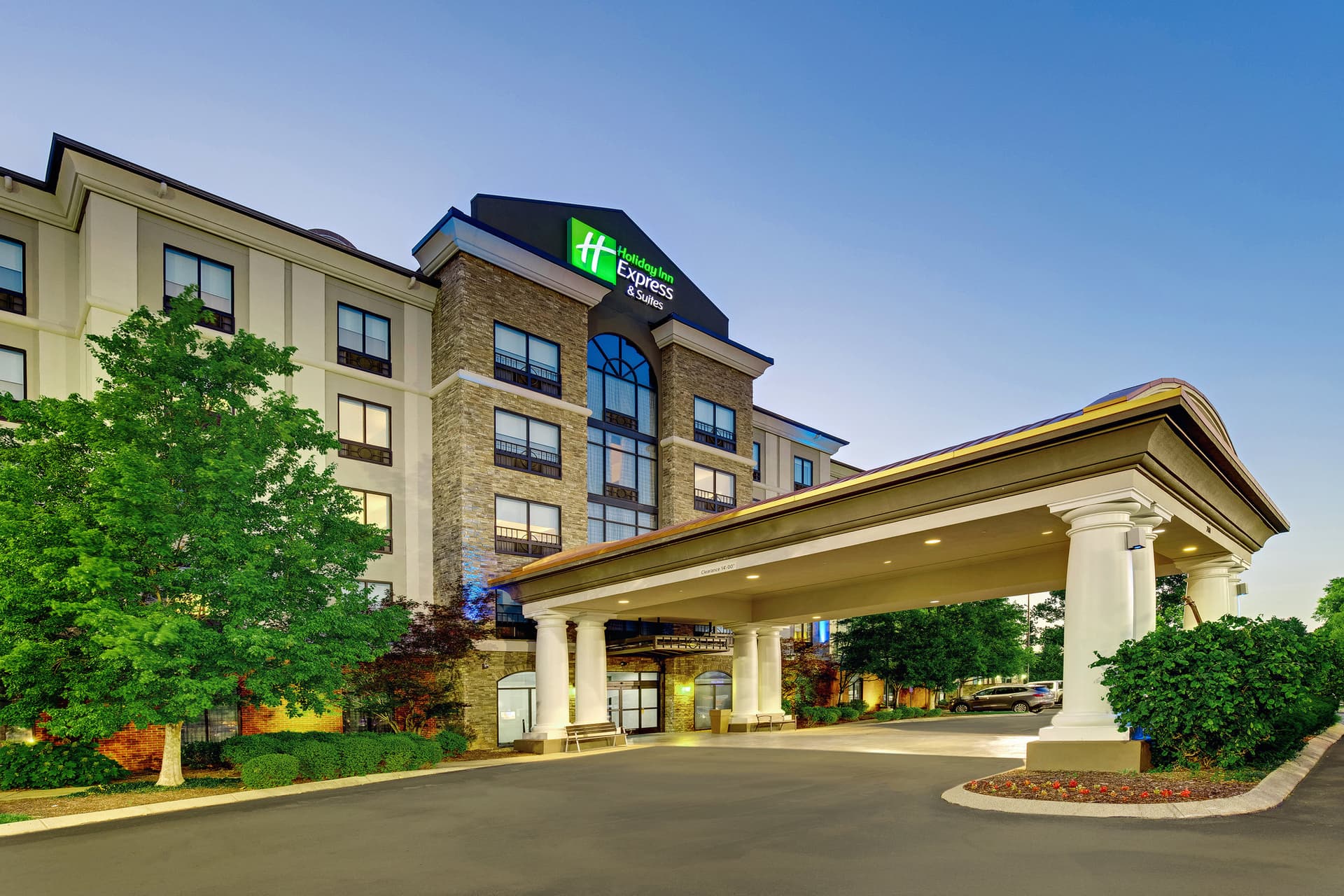 Holiday Inn Express Hotel & Suites Nashville-Opryland в Нэшвилл, TN