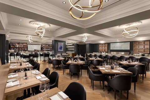 Sutton Place Hotel Vancouver в Vancouver, BC