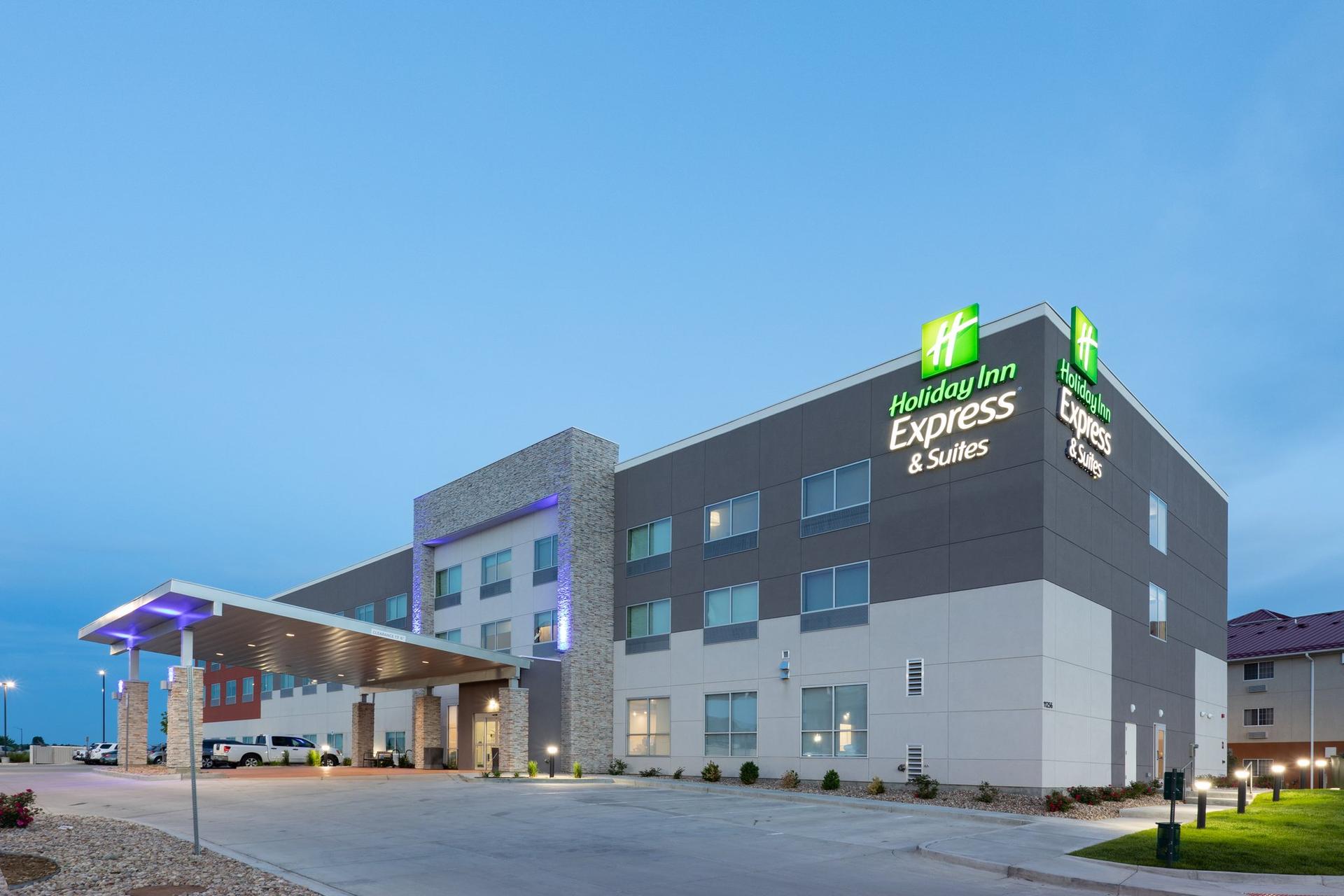 Holiday Inn Express & Suites Firestone - Longmont в Денвер, CO