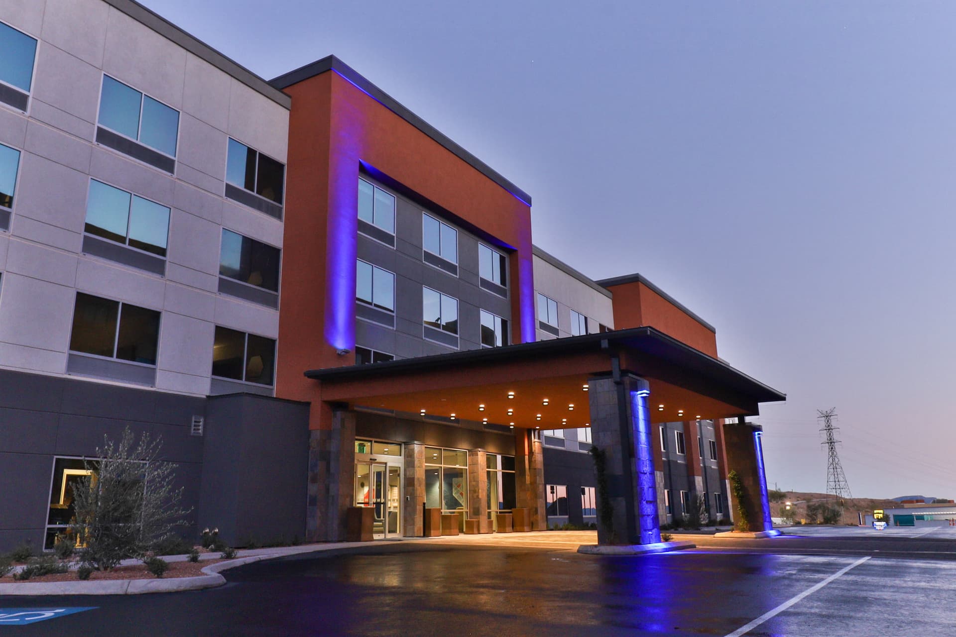 Holiday Inn Express & Suites Henderson South - Boulder City в Хендерсон, NV