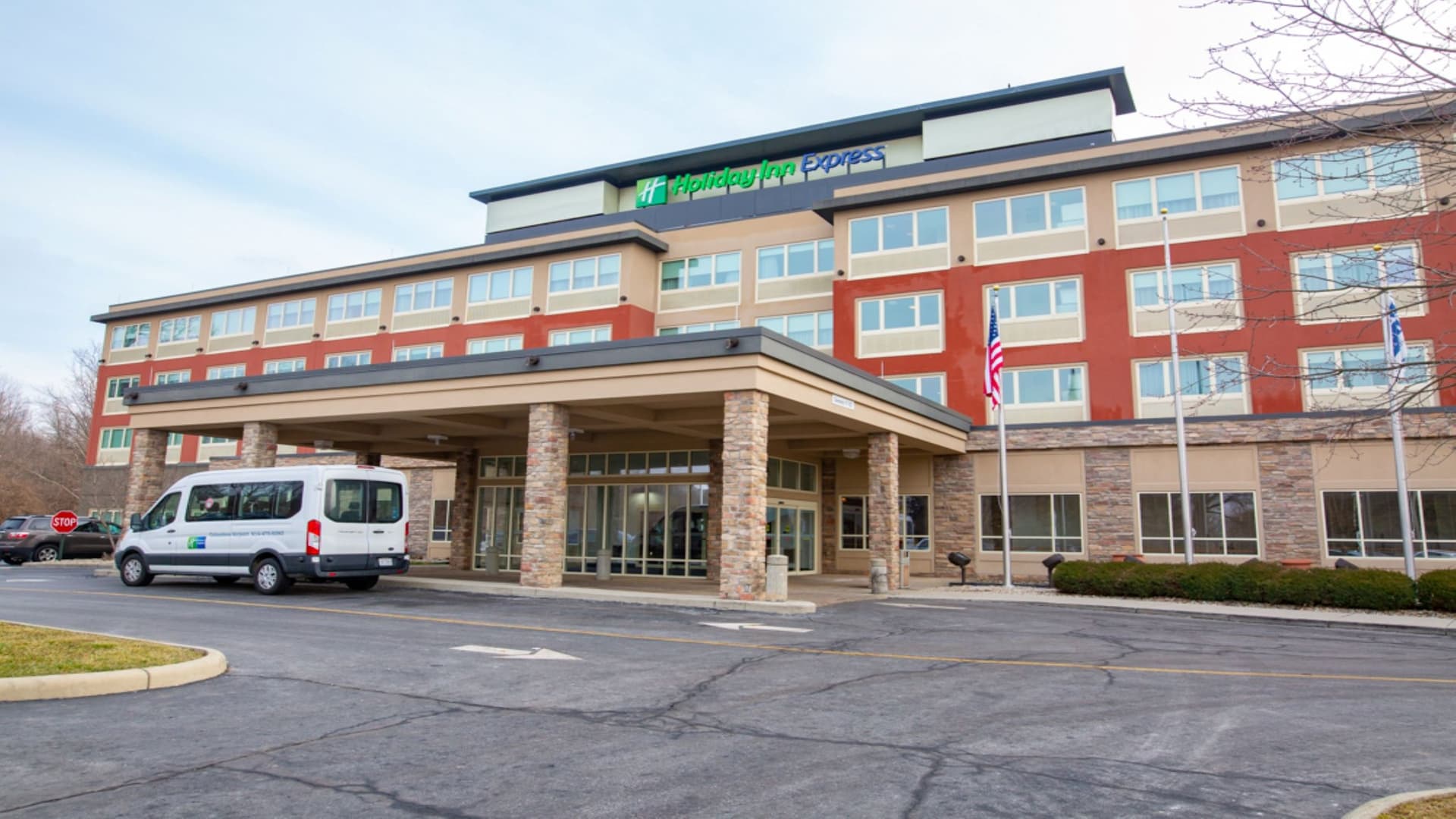 Holiday Inn Express & Suites Columbus Airport в Колумб, OH