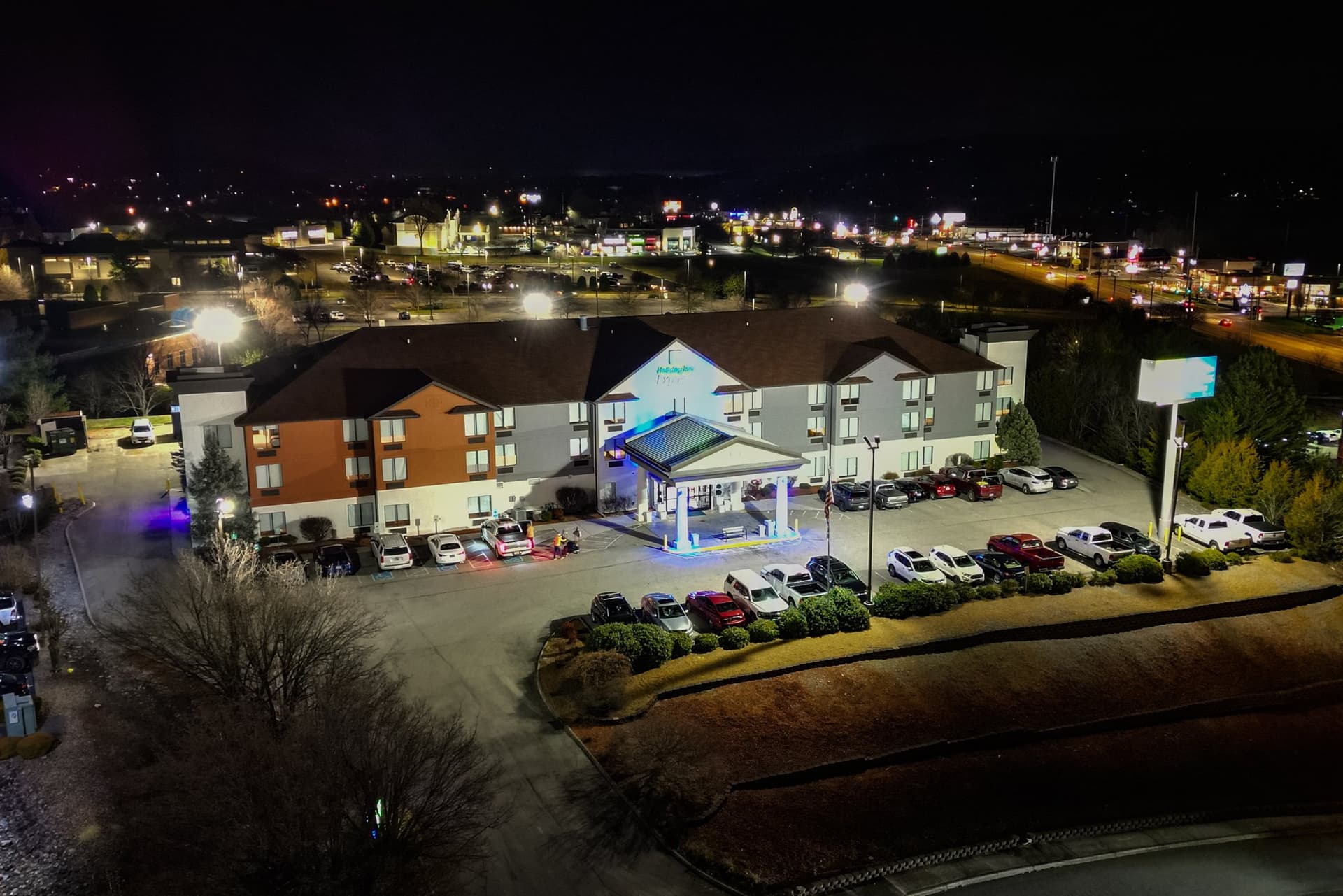 Holiday Inn Express & Suites Knoxville N в Пауэлл, TN