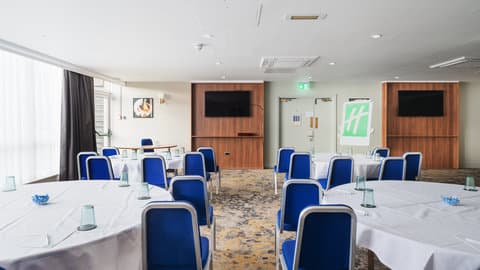 ノッティンガム, GB1におけるHoliday Inn Derby-Nottingham M1, Jct.25 
