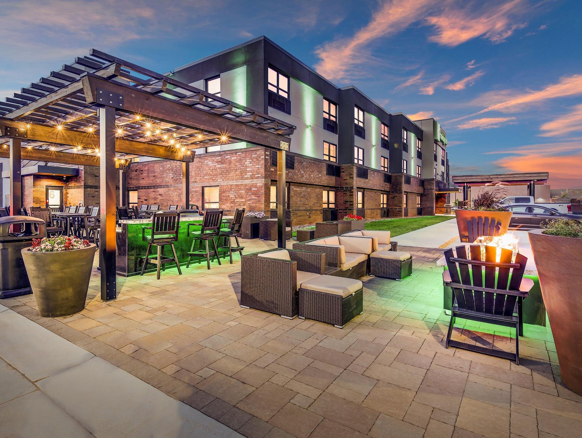 Holiday Inn & Suites St. Cloud в Сент-Клауд, MN
