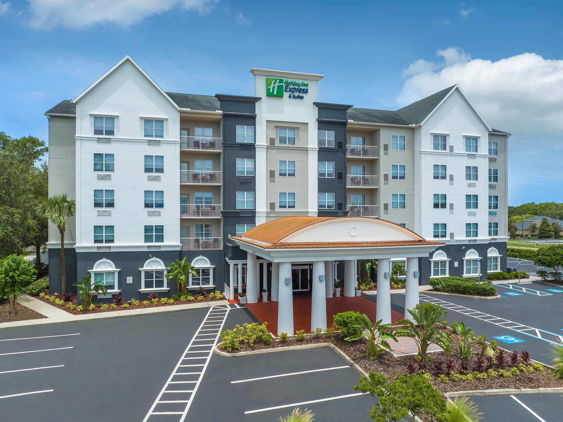 Holiday Inn Express & Suites Lakeland North - I-4 в Лейкленд, FL