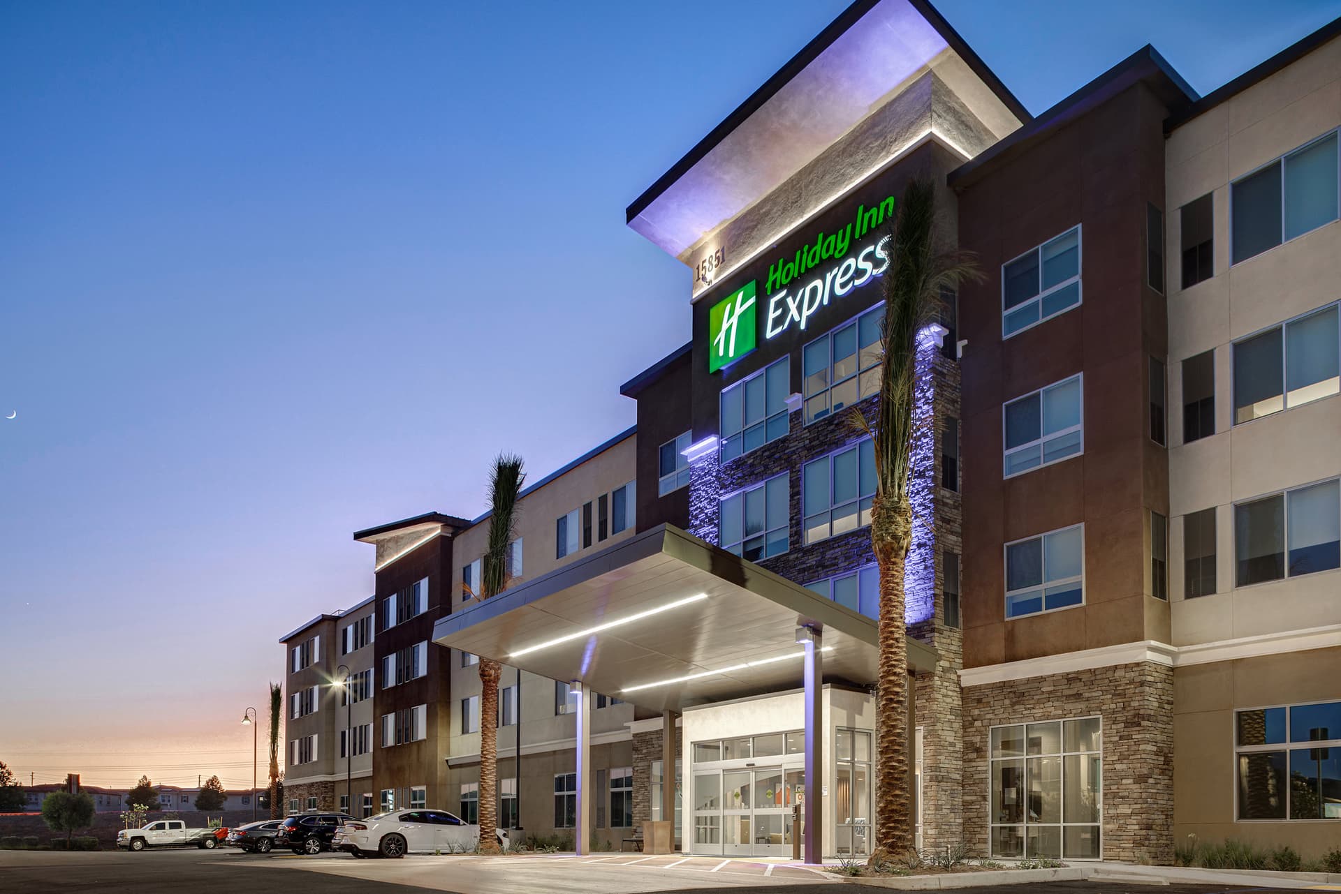 Holiday Inn Express & Suites Ontario - Chino Hills в Чино Хиллз, CA