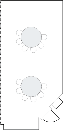 Круглые столы, расставленные полукругом