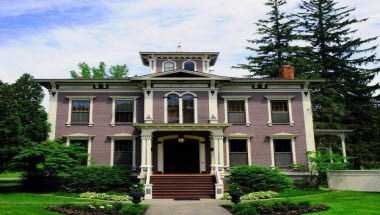 The Mansion Bed & Breakfast i Milton, NY