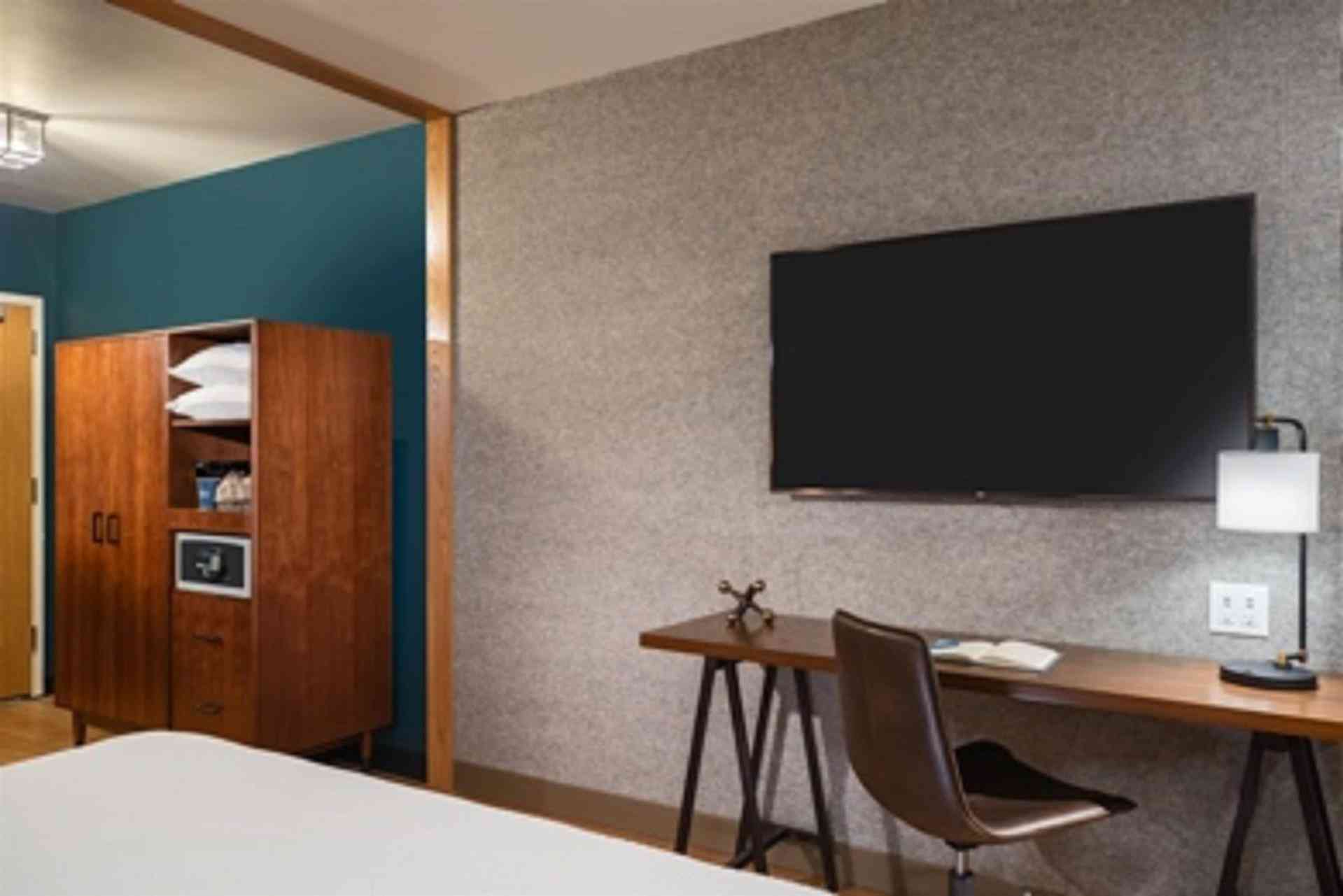 Four Points by Sheraton Chicago Westchester/Oak Brook в Westchester, IL