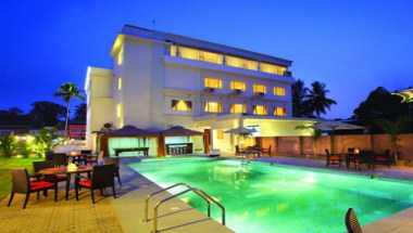 Wyte Portico em Adoor, IN