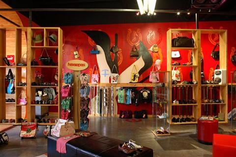 2nd St. Shopping District