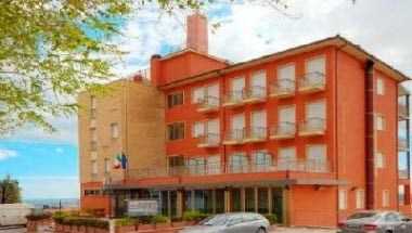 Hotel 3 Querce em Camerano, IT