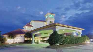 La Quinta Inn & Suites by Wyndham Winston-Salem в Winston-Salem, NC
