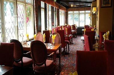 The Roebuck Hotel в Forest Row, GB1