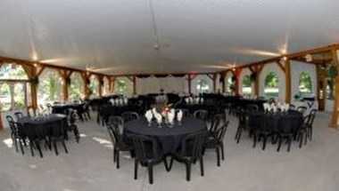 Stanley's Olde Maple Lane Farm в Edwards, ON