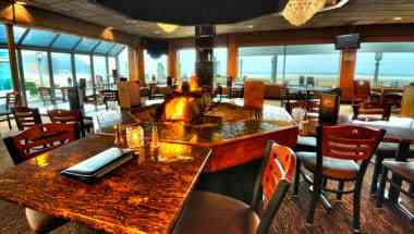 The Boardwalk Restaurant & Lounge in Aan zee, OR