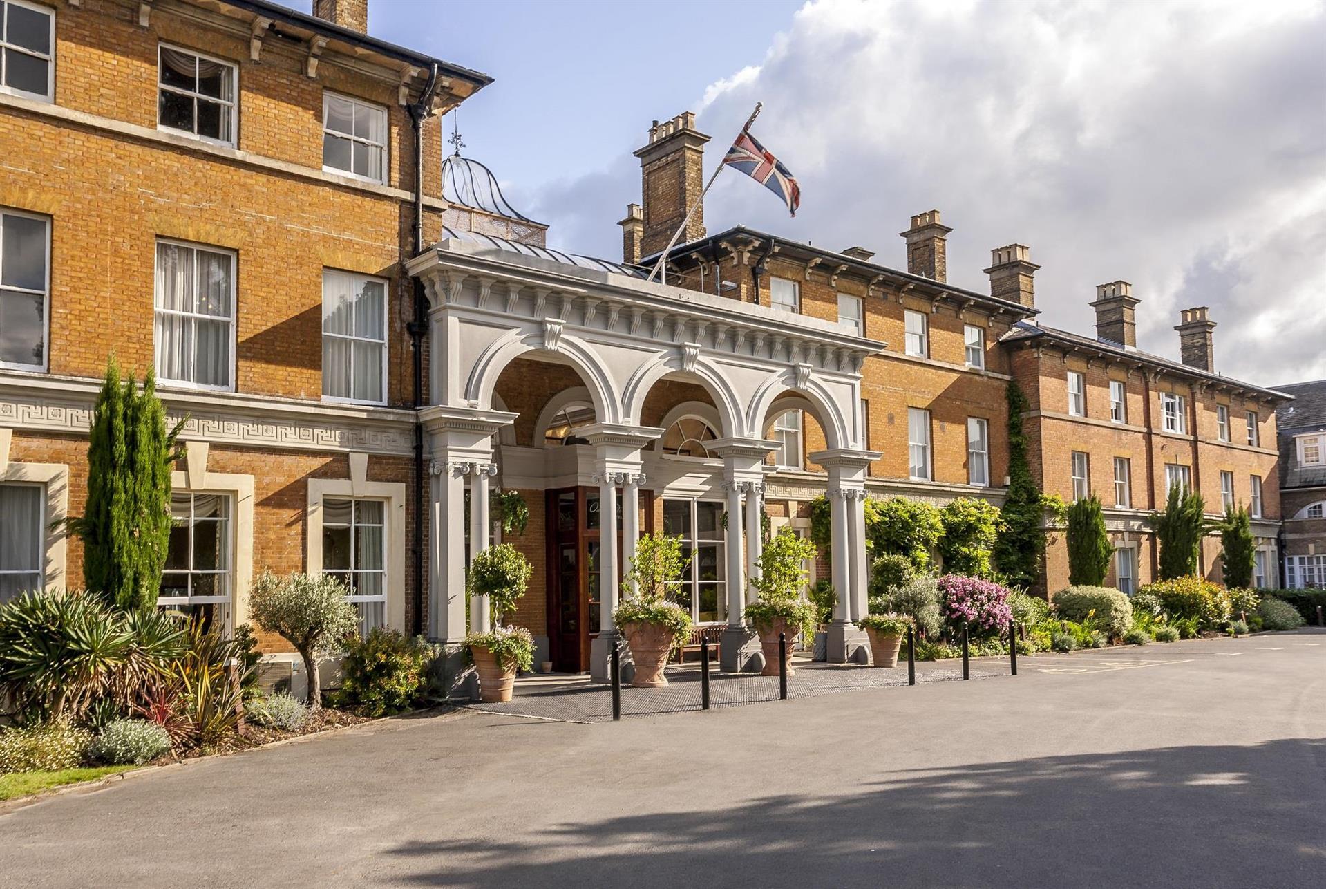 Oatlands Park Hotel image