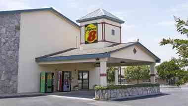 Super 8 by Wyndham Shelby i Shelby, NC