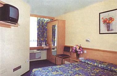 Hotel Laval Du Centre Ville в Laval, FR