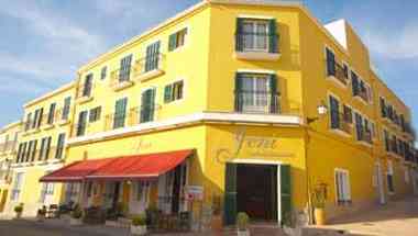 The Jeni Hostal Restaurant a Es Mercadal, ES