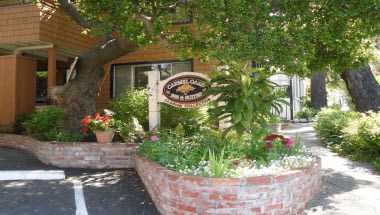 Carmel Oaks Inn в Carmel-by-the-Sea, CA