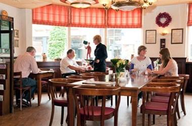 Hillegom, NL 的 Hotel Restaurant Grand Cafe Flora