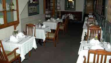 Chartreuse Restaurant в Kleinburg, ON