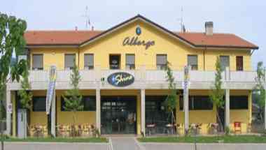 Complesso Shine i Acqualagna, IT