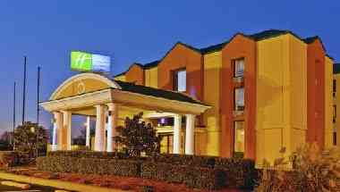 Holiday Inn Express & Suites Nashville-I-40&I-24(Spence Ln) в Нэшвилл, TN