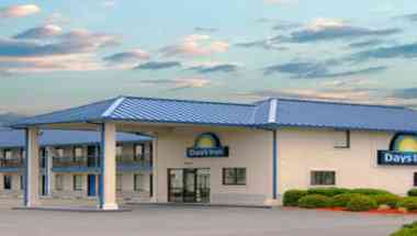Days Inn by Wyndham Valdosta I-75 in Valdosta, GA