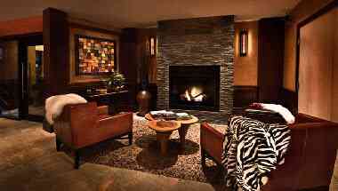 Executive The Inn At Whistler Village & Mountain Side Hotel em Whistler, BC
