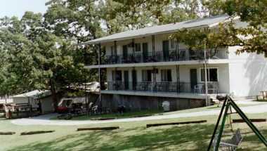 Schooner Creek Resort in Kimberling City, MO