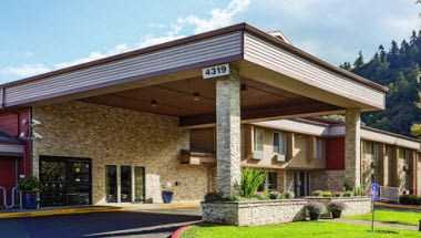 La Quinta Inn & Suites by Wyndham Portland NW a Portland, OR