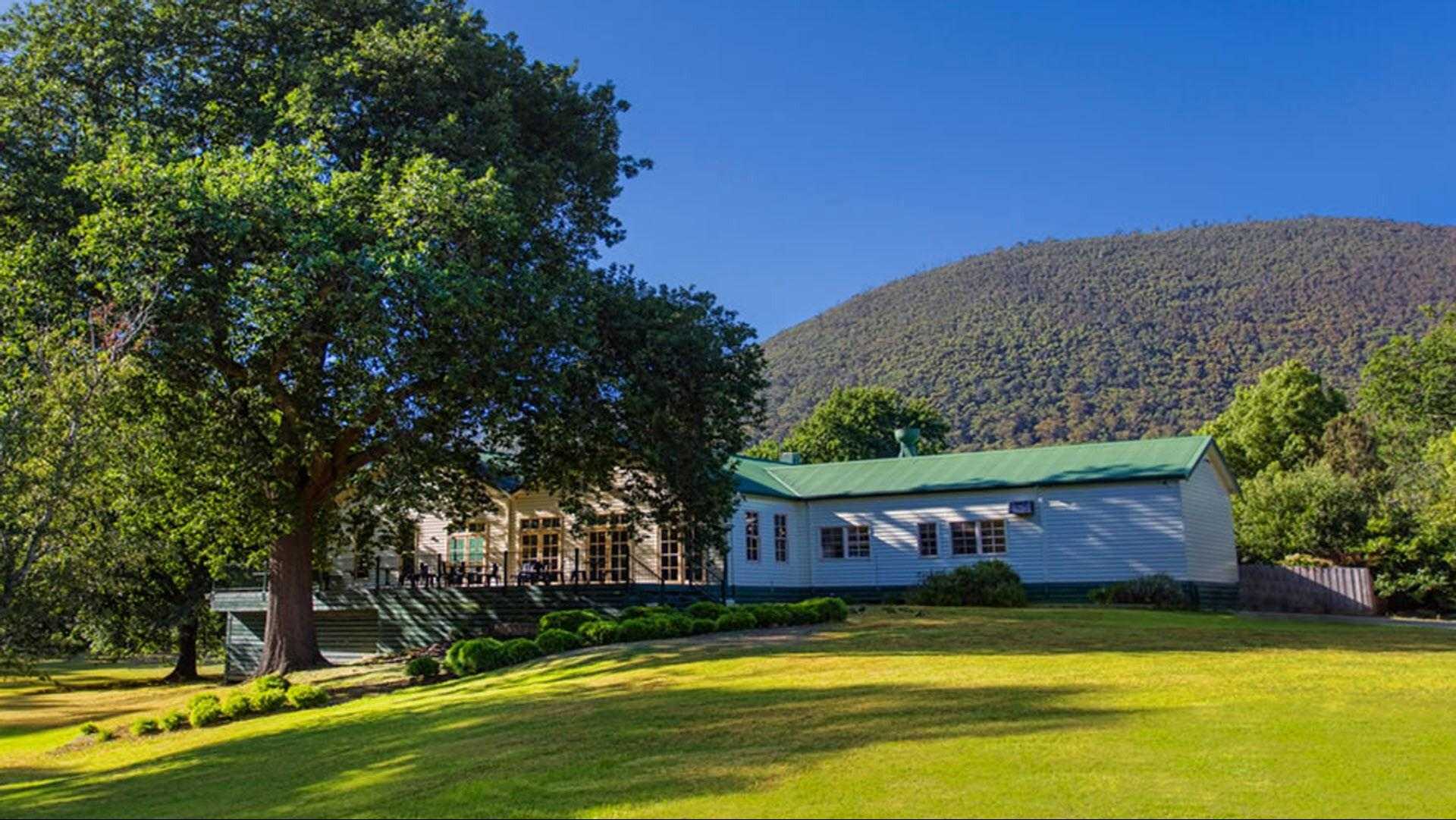 Oscar's On The Yaara in Melbourne, AU